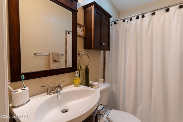 8201 Arbor Meadow Way, Louisville, KY 40228