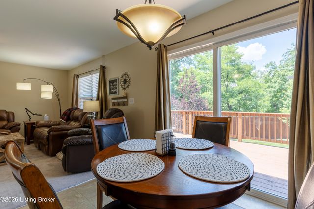 8201 Arbor Meadow Way, Louisville, KY 40228