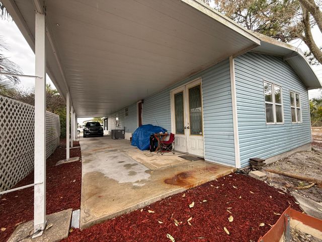 8508 SE Swan Avenue, Hobe Sound, FL 33455