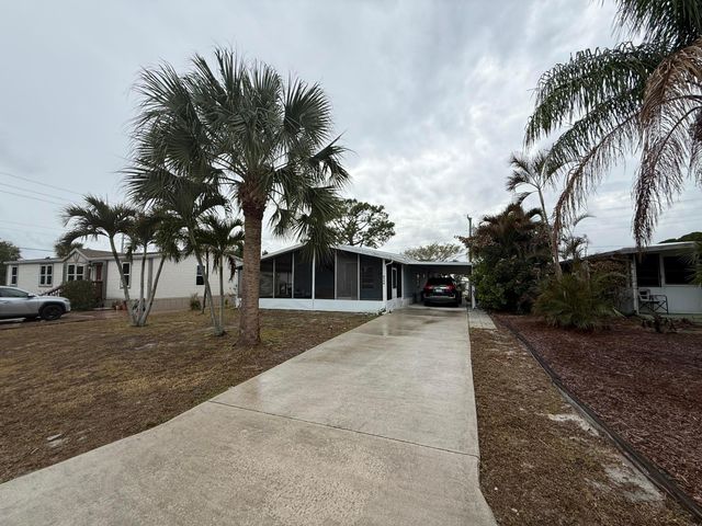 8508 SE Swan Avenue, Hobe Sound, FL 33455
