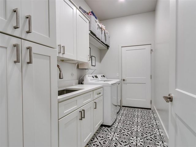 9516 Ridgeview Circle, The Village, OK 73120