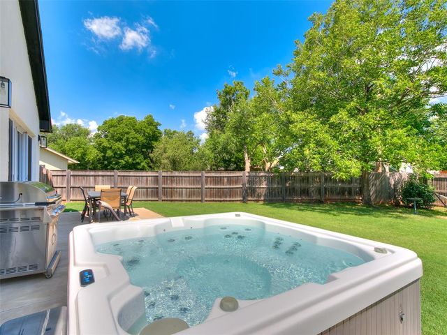 9516 Ridgeview Circle, The Village, OK 73120