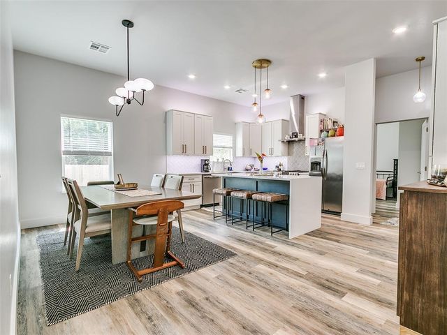 9516 Ridgeview Circle, The Village, OK 73120