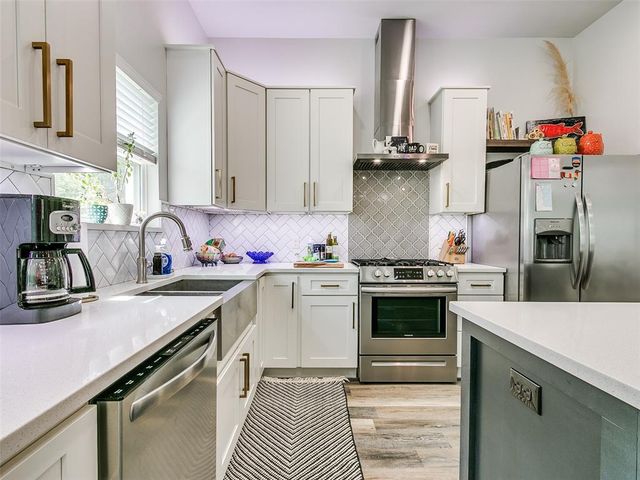 9516 Ridgeview Circle, The Village, OK 73120