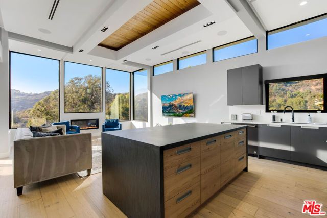 2515 Thames Street, Los Angeles, CA 90046