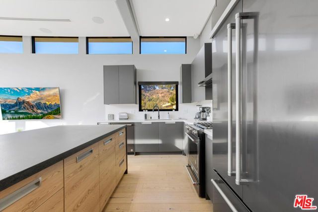 2515 Thames Street, Los Angeles, CA 90046