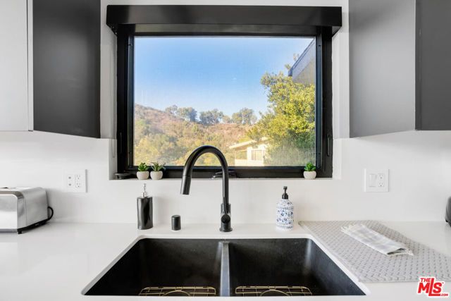 2515 Thames Street, Los Angeles, CA 90046