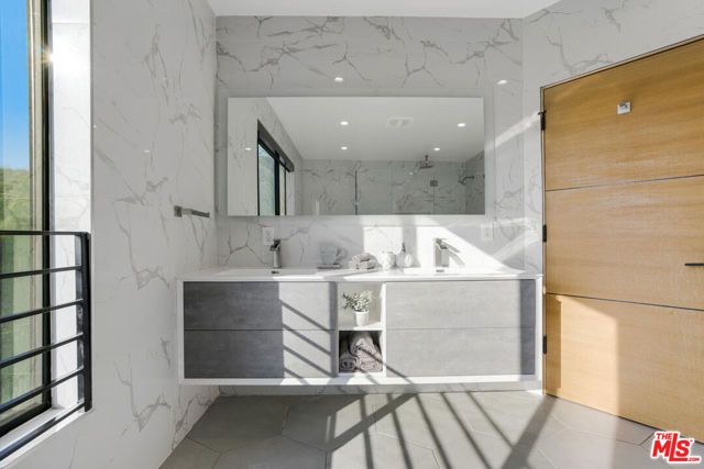 2515 Thames Street, Los Angeles, CA 90046