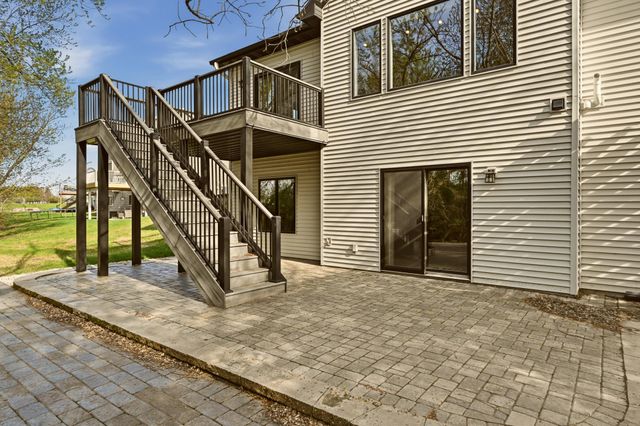 505 21st Place NE, Kasson, MN 55944
