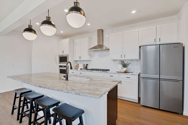 1035 Quarry Court 9, Carol Stream, IL 60188