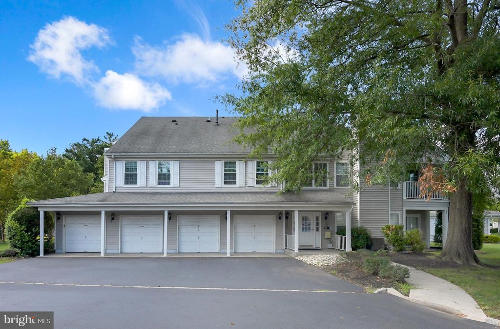 313 AMERICAN EAGLE, LAWRENCEVILLE, NJ 08648 — exterior