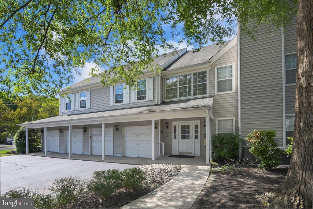 313 AMERICAN EAGLE, LAWRENCEVILLE, NJ 08648 — photo 2