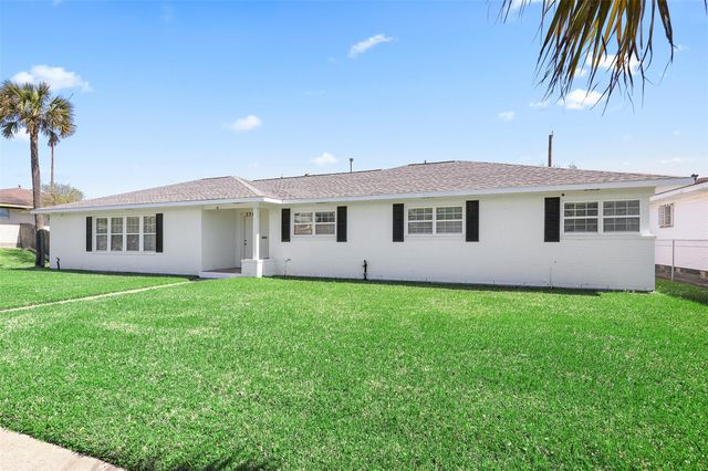 2206 Wimcrest Street, Galveston, TX 77551