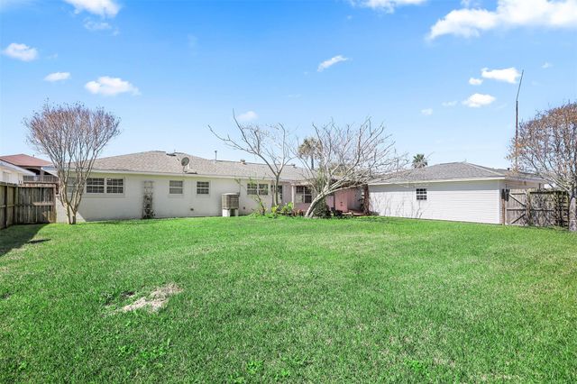 2206 Wimcrest Street, Galveston, TX 77551