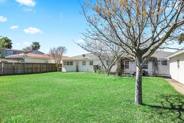 2206 Wimcrest Street, Galveston, TX 77551