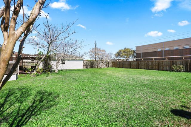 2206 Wimcrest Street, Galveston, TX 77551