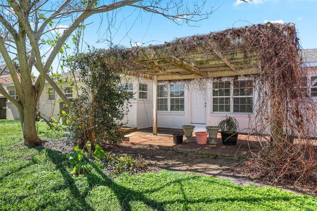 2206 Wimcrest Street, Galveston, TX 77551