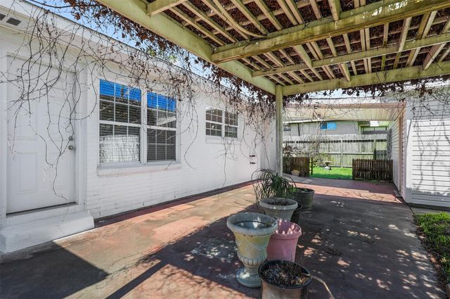 2206 Wimcrest Street, Galveston, TX 77551