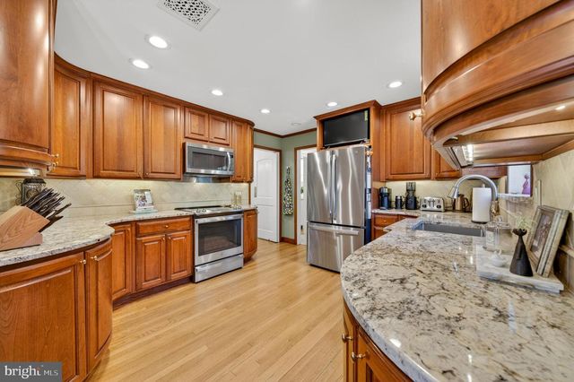 675 EDGEBORO BLVD, Bethlehem, PA 18017