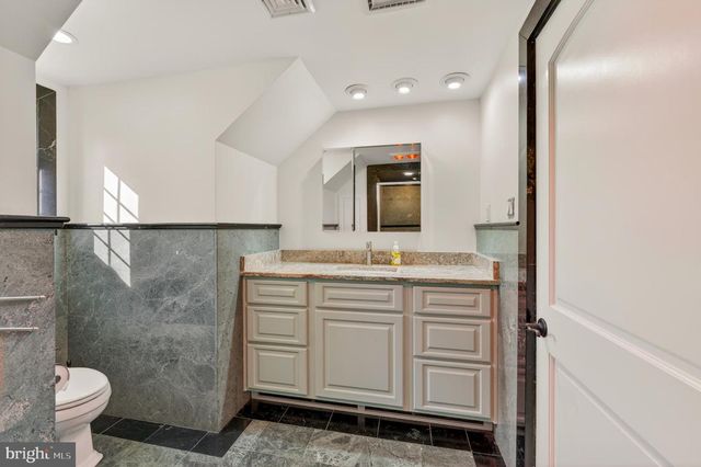 675 EDGEBORO BLVD, Bethlehem, PA 18017