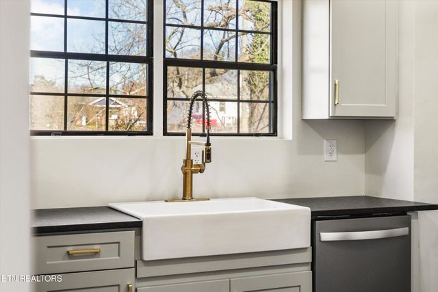 1515 McCroskey Ave, Knoxville, TN 37917