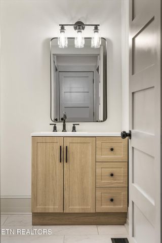 1515 McCroskey Ave, Knoxville, TN 37917