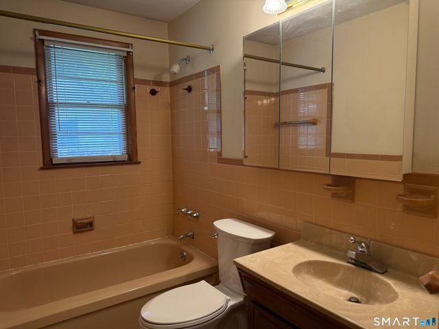 26 Maple Street, Trumbull, CT 06611