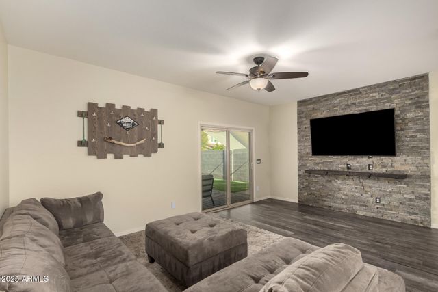 538 W GUM TREE Avenue, San Tan Valley, AZ 85140