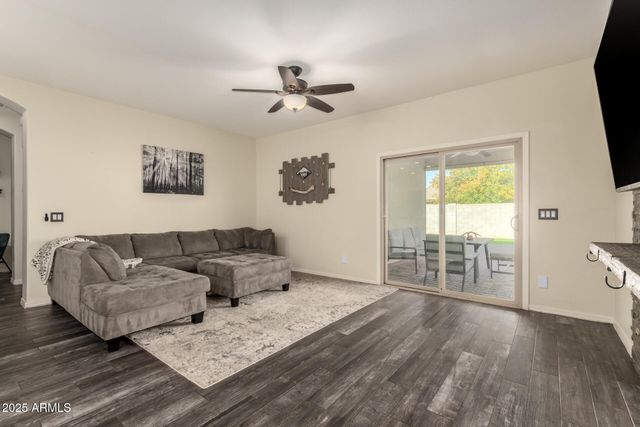 538 W GUM TREE Avenue, San Tan Valley, AZ 85140