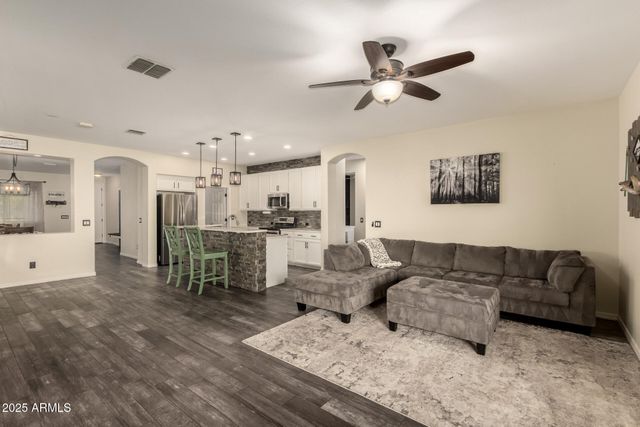 538 W GUM TREE Avenue, San Tan Valley, AZ 85140