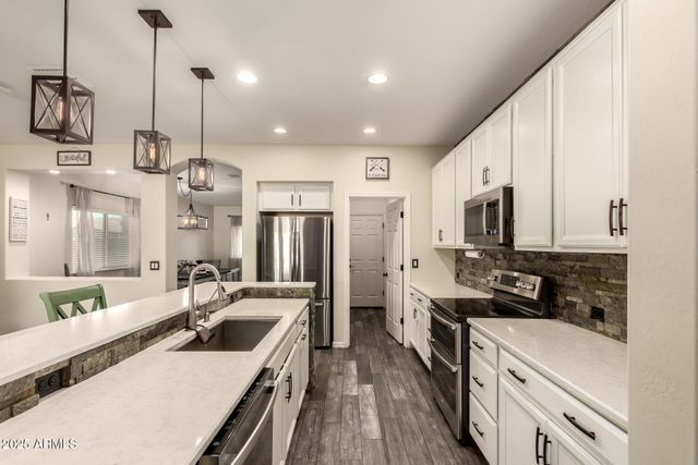 538 W GUM TREE Avenue, San Tan Valley, AZ 85140