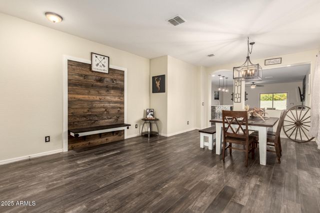 538 W GUM TREE Avenue, San Tan Valley, AZ 85140