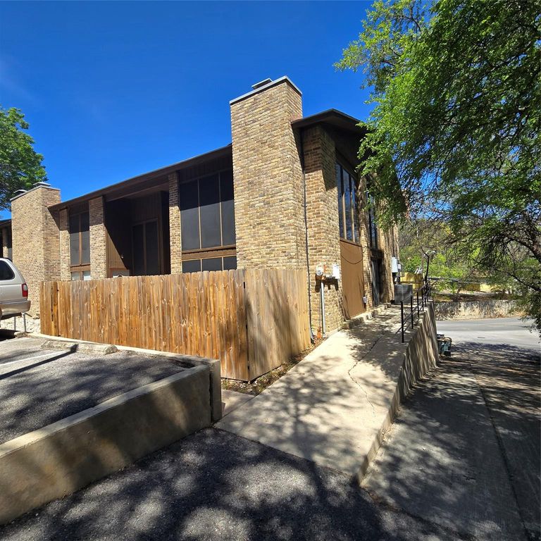 801 Old Ranch Road 12, San Marcos, TX 78666