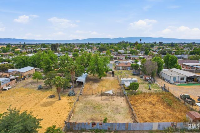 418 Bryant Street, Bakersfield, CA 93307