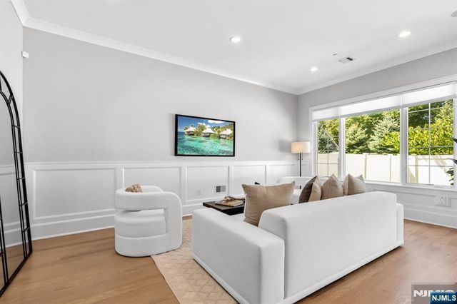 14 Gabriel Court 14, Paramus, NJ 07652