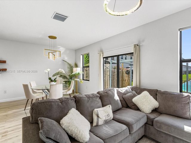 544 NE 206th Ln, Miami, FL 33179