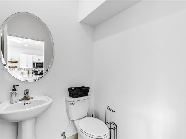 544 NE 206th Ln, Miami, FL 33179