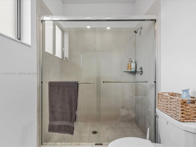 544 NE 206th Ln, Miami, FL 33179