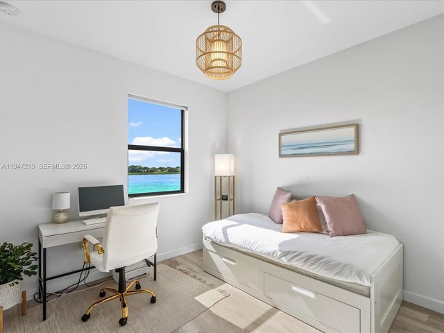 544 NE 206th Ln, Miami, FL 33179