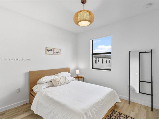 544 NE 206th Ln, Miami, FL 33179