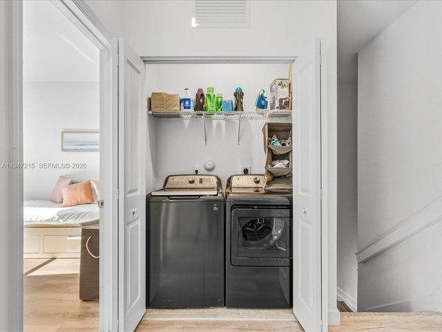 544 NE 206th Ln, Miami, FL 33179