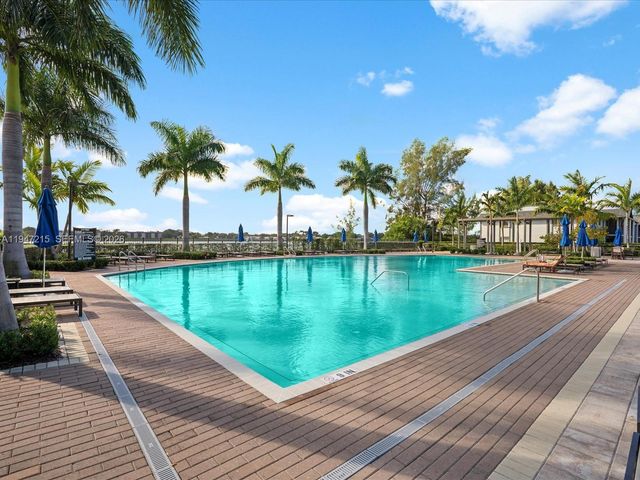 544 NE 206th Ln, Miami, FL 33179