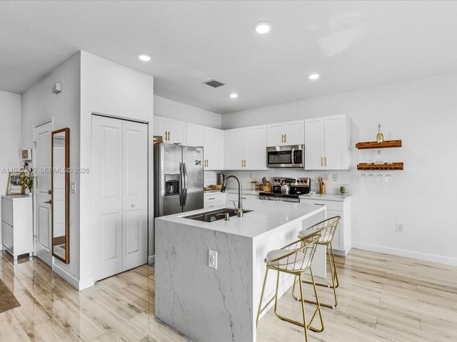 544 NE 206th Ln, Miami, FL 33179