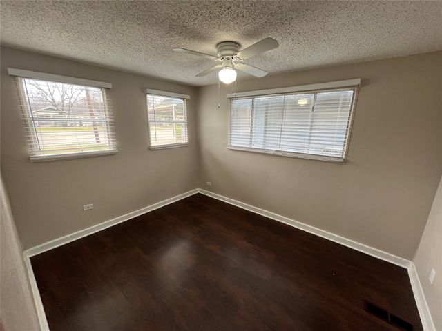 2442 SE 14th Street, Grand Prairie, TX 75051