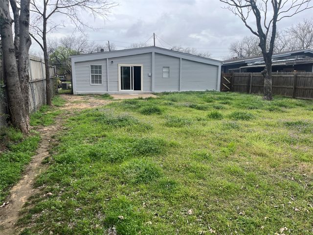 2442 SE 14th Street, Grand Prairie, TX 75051