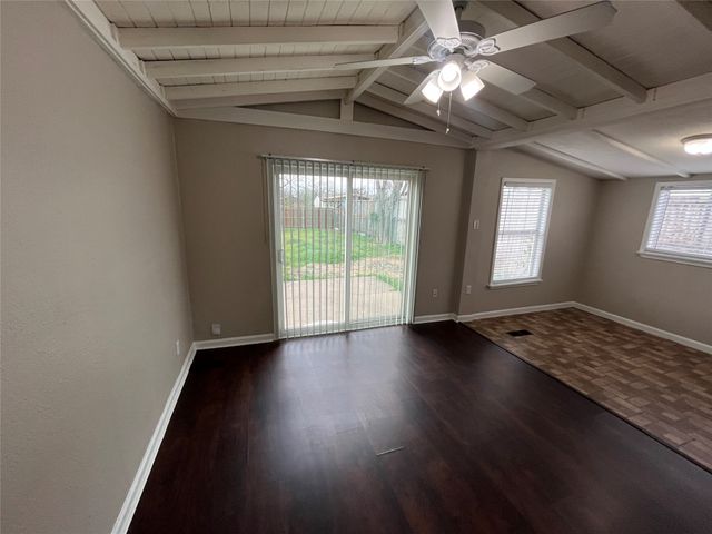 2442 SE 14th Street, Grand Prairie, TX 75051