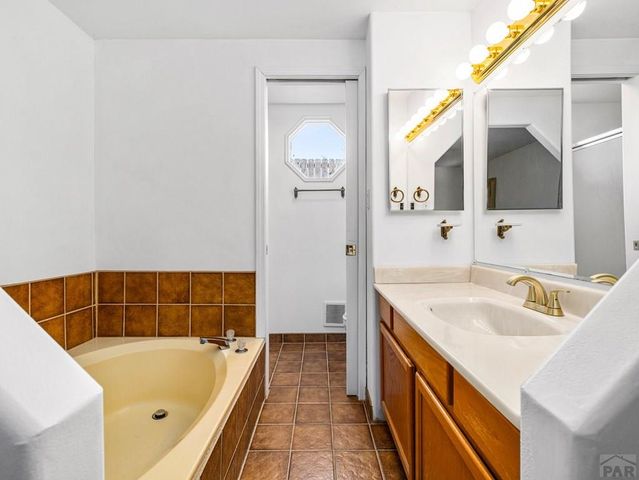 906 Aspen Circle, Pueblo, CO 81006