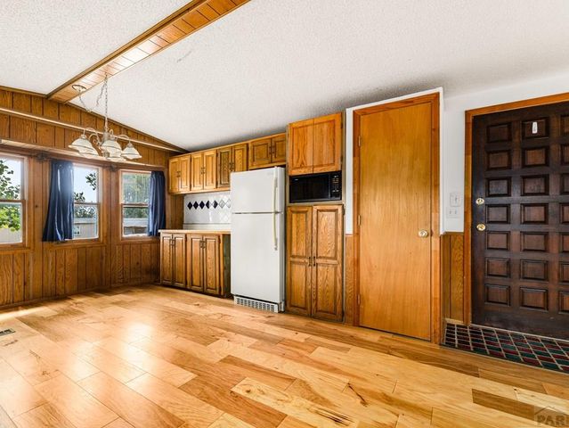 906 Aspen Circle, Pueblo, CO 81006