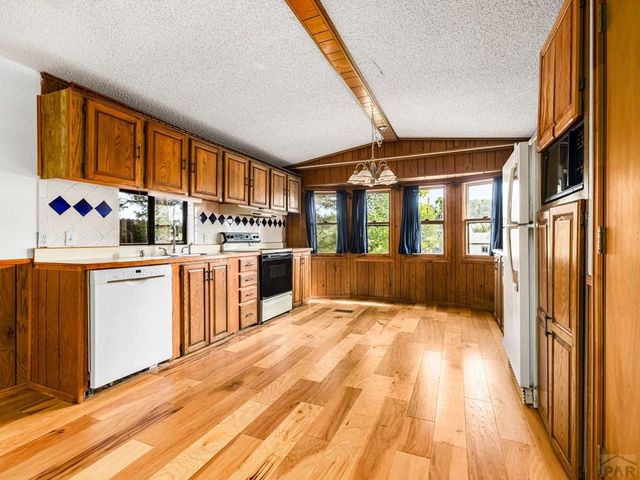 906 Aspen Circle, Pueblo, CO 81006