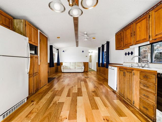 906 Aspen Circle, Pueblo, CO 81006